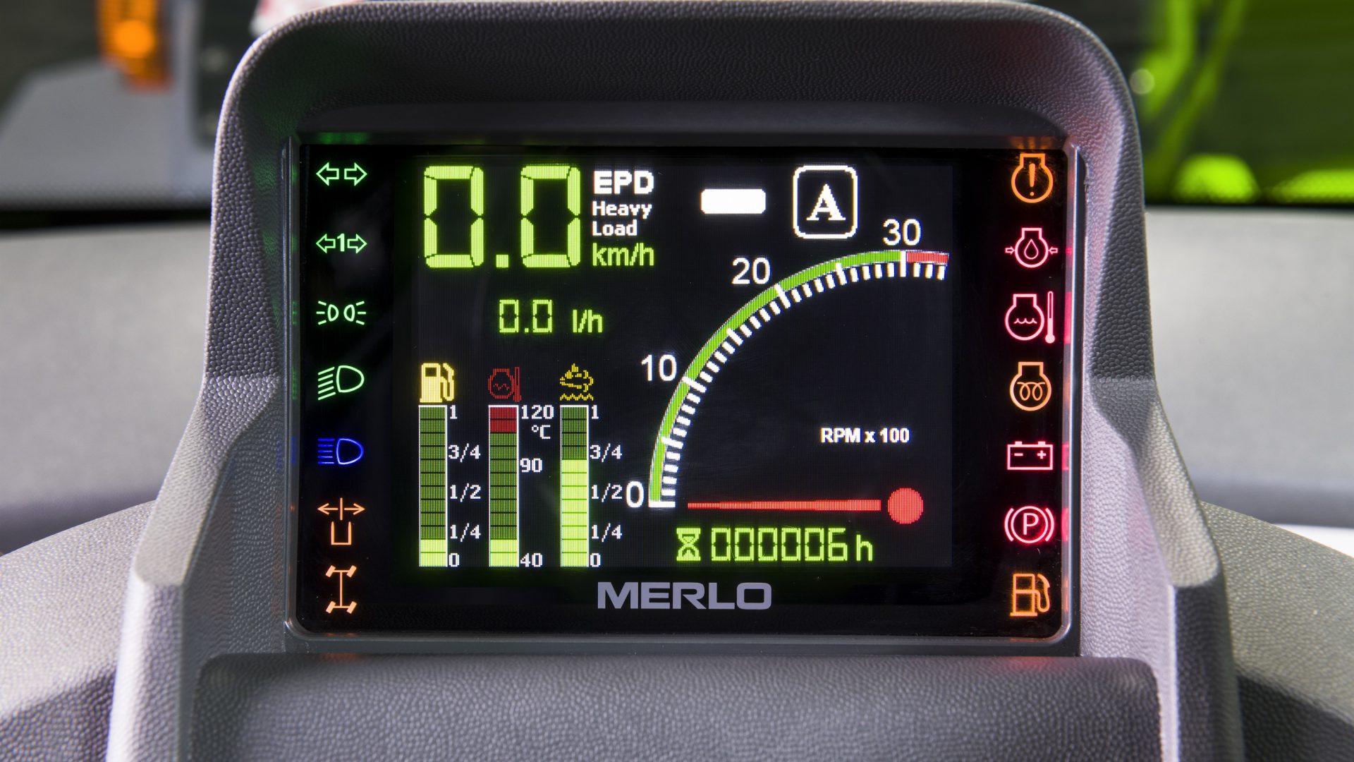 Il display centrale del Merlo P30.10 fornisce dati immediati