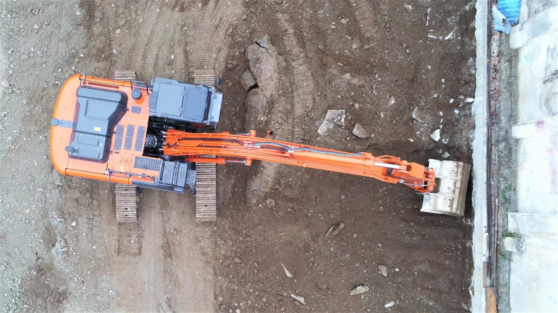 Lo ZX250LCN-7 è un escavatore adatto a ogni cantiere