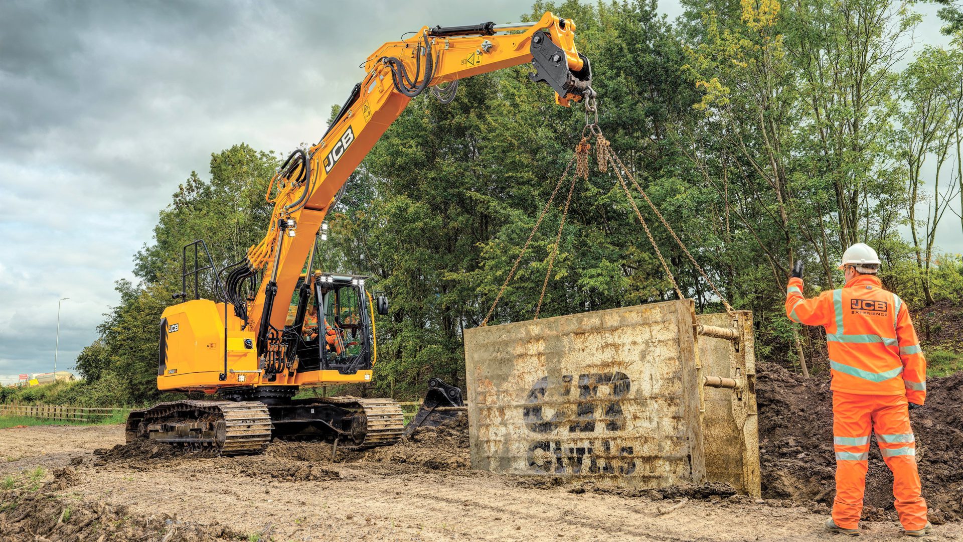 Il JCB 245XR è un escavatore pensato per essere un vero short-radius