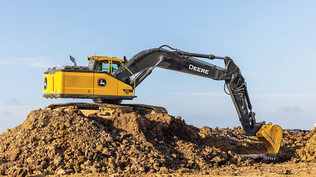 JOHN DEERE presenta i nuovi escavatori self-made P-Tier