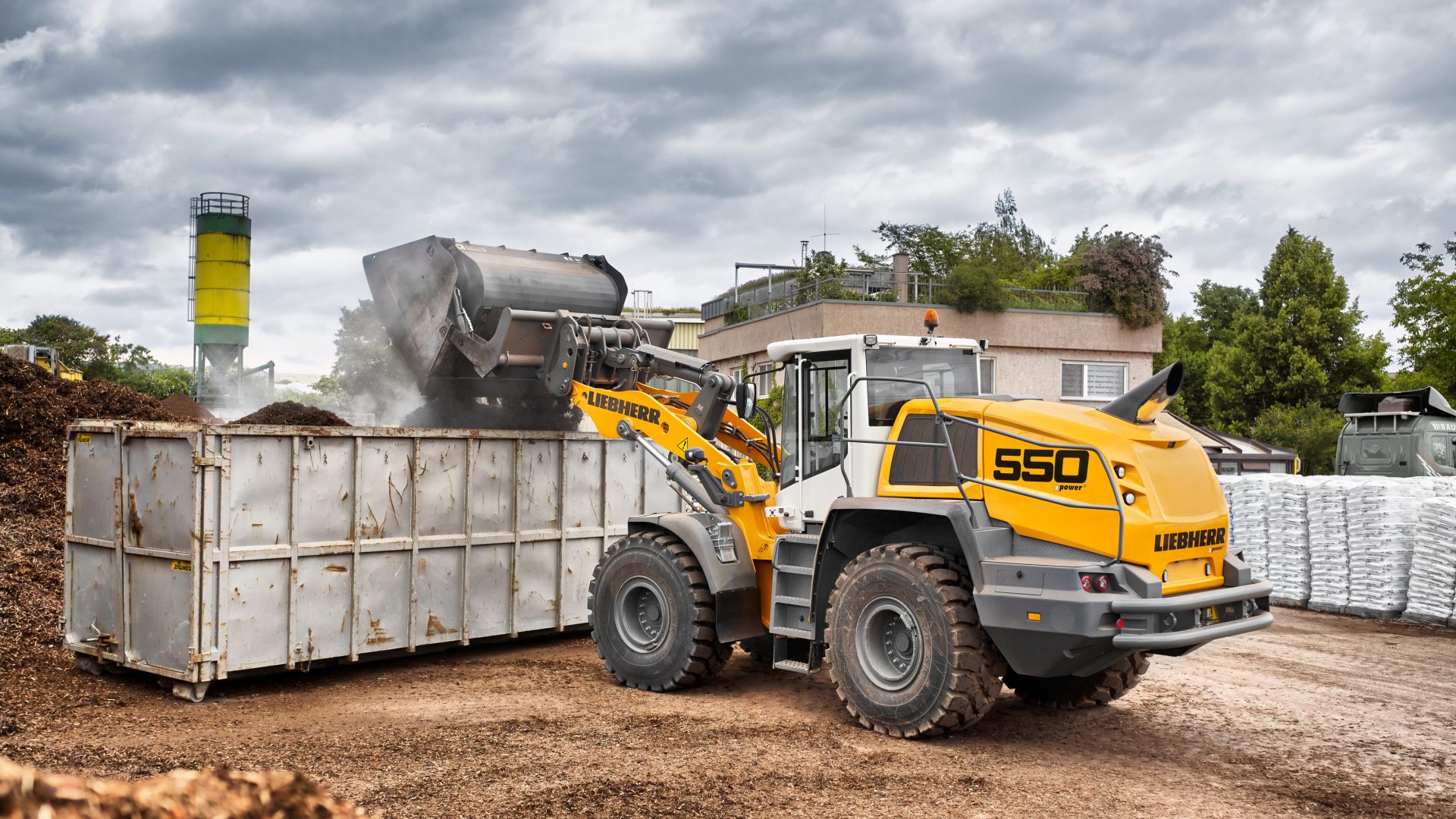 Le pale gommate Liebherr L550 XPower e L556 XPower possono essere dotate di braccio industriale