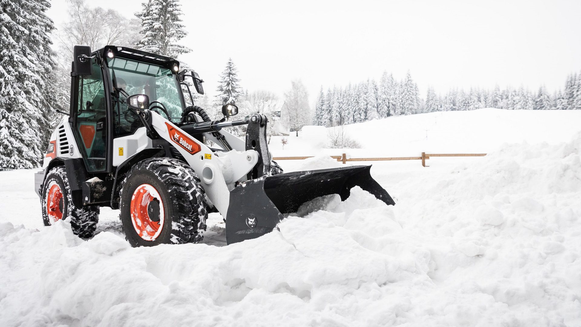 Gli accessori per la rimozione neve di Bobcat si adattano anche alle pale gommate