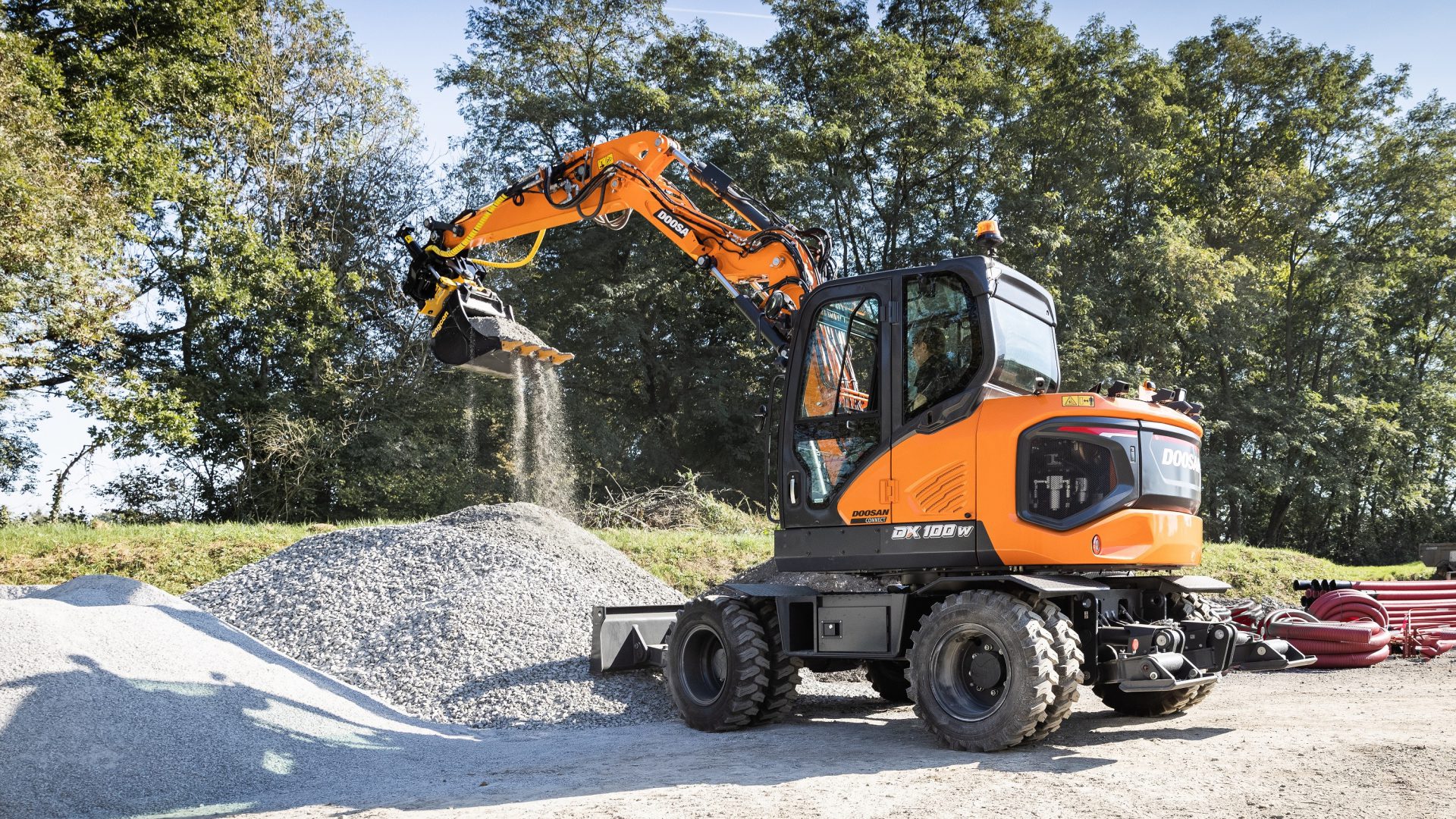 Doosan si presenta sul mercato con il nuovo midi DX100W