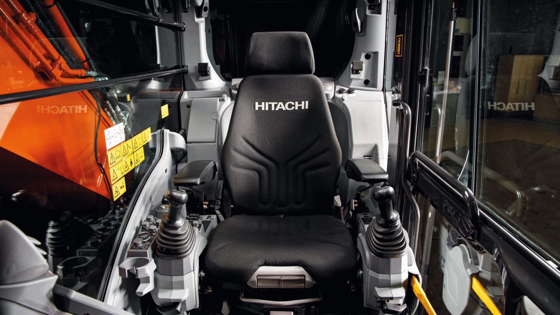 La cabina dell'Hitachi ZX250LCN-7 alza gli standard del settore