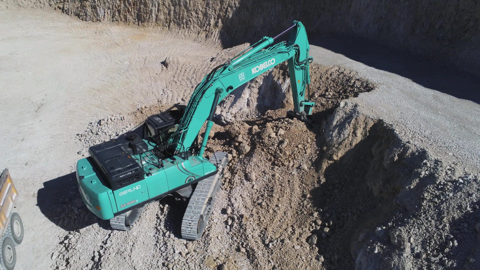 Il Kobelco SK500LC-10 lavora in estrazione diretta