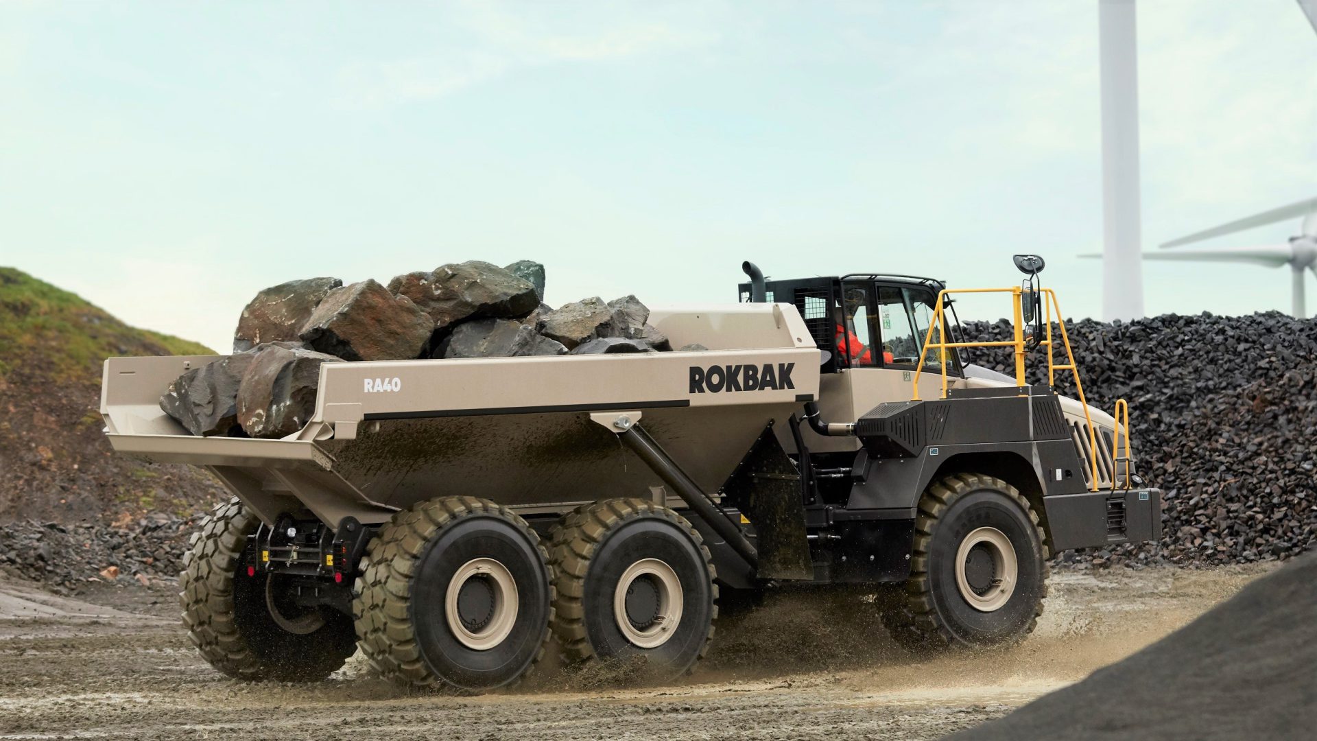 Rokbak è presente con due modelli da 30 e 40 tonnellate di portata
