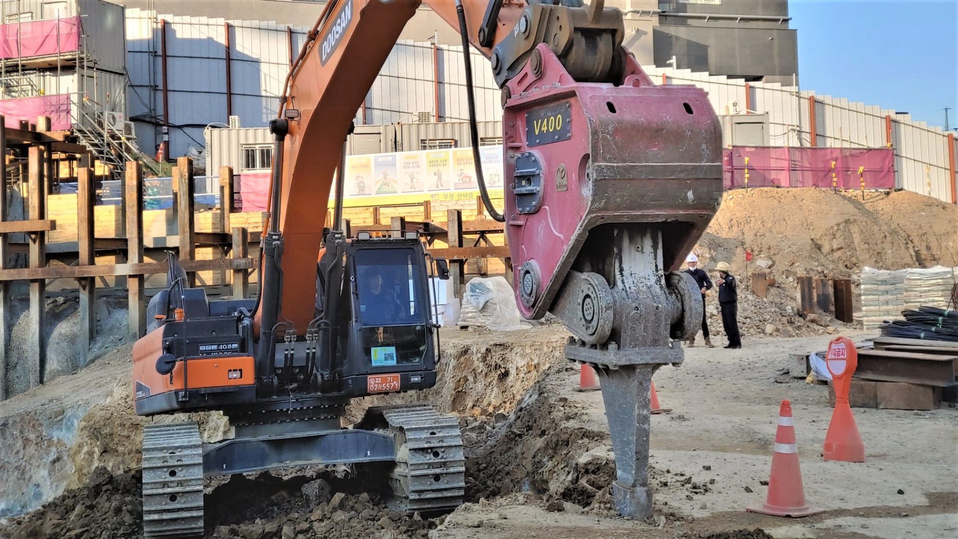 I vibro ripper per escavatori fino a 70 ton di peso operativo