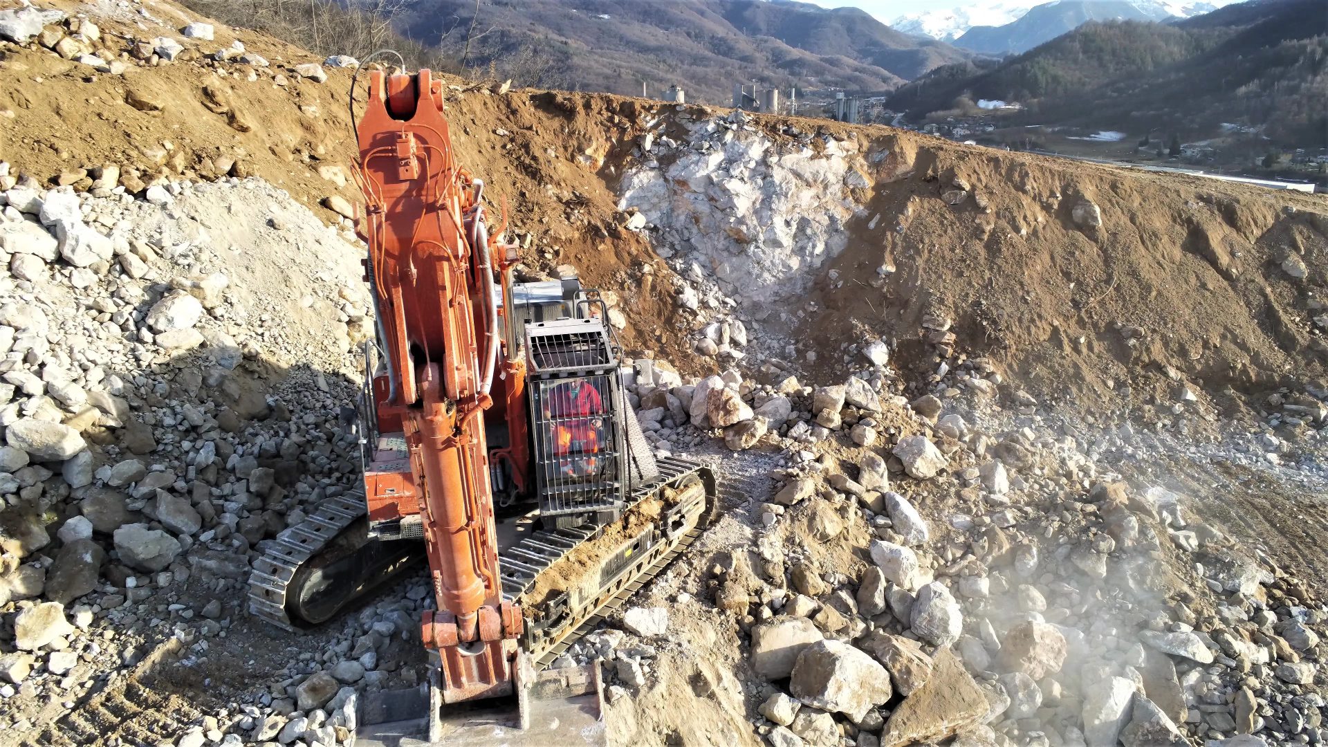 La cabina di guida dell'escavatore Hitachi ZX530LCH-7 offre un comfort elevatissimo