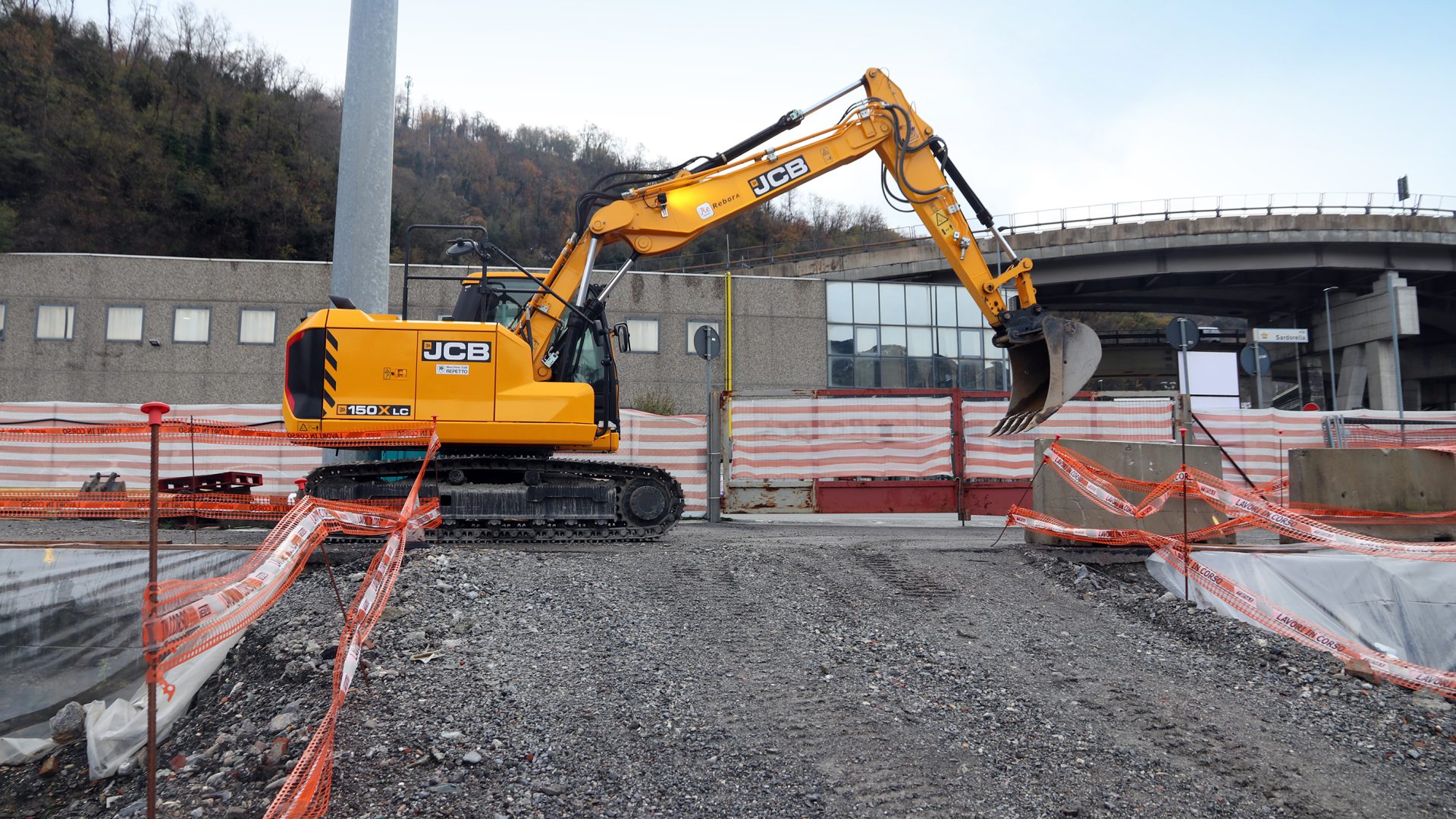 L'escavatore JCB 150X LC si colloca in una fascia fondamentale del mercato