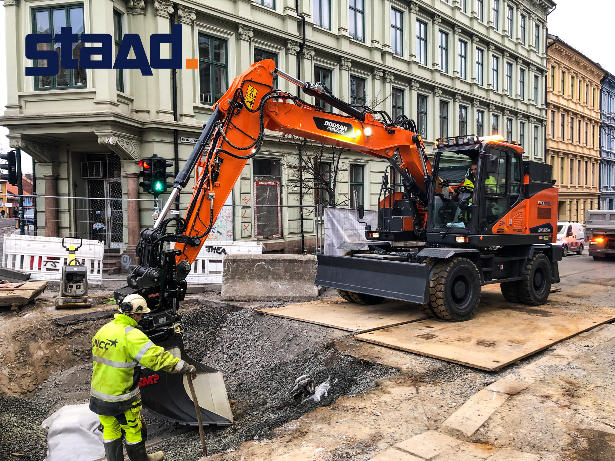 Il Doosan DX165W Electric opera nel centro di Oslo grazie a Staad-Group e Roseland Maskin