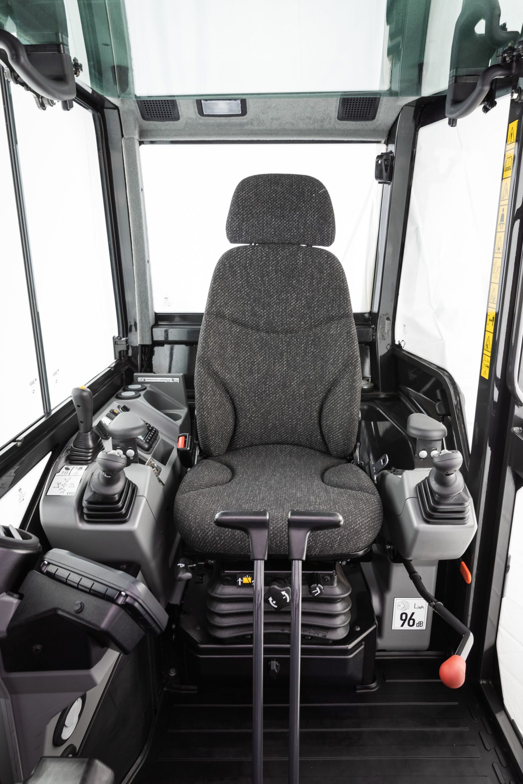 L'ergonomia del posto guida del nuovo E88 è stata pensata in funzione della sicurezza operativa e dell'aumento di efficienza
