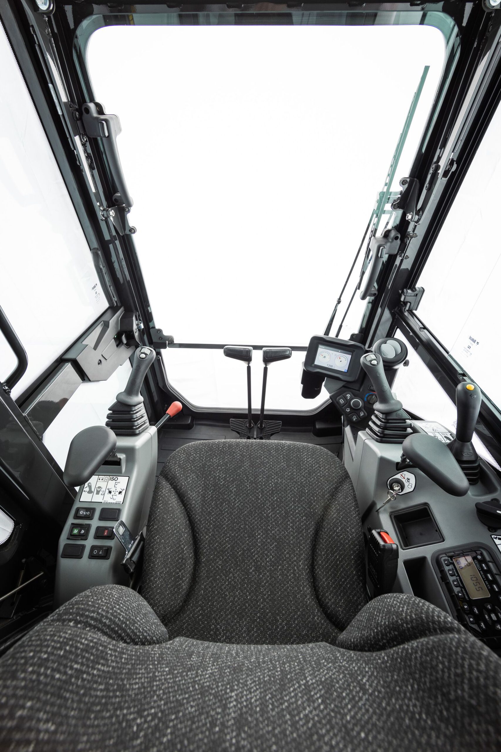 Gli interni della cabina del nuovo E88 sono gli stessi del modello E60 che Bobcat aveva lanciato sul mercato nel 2020