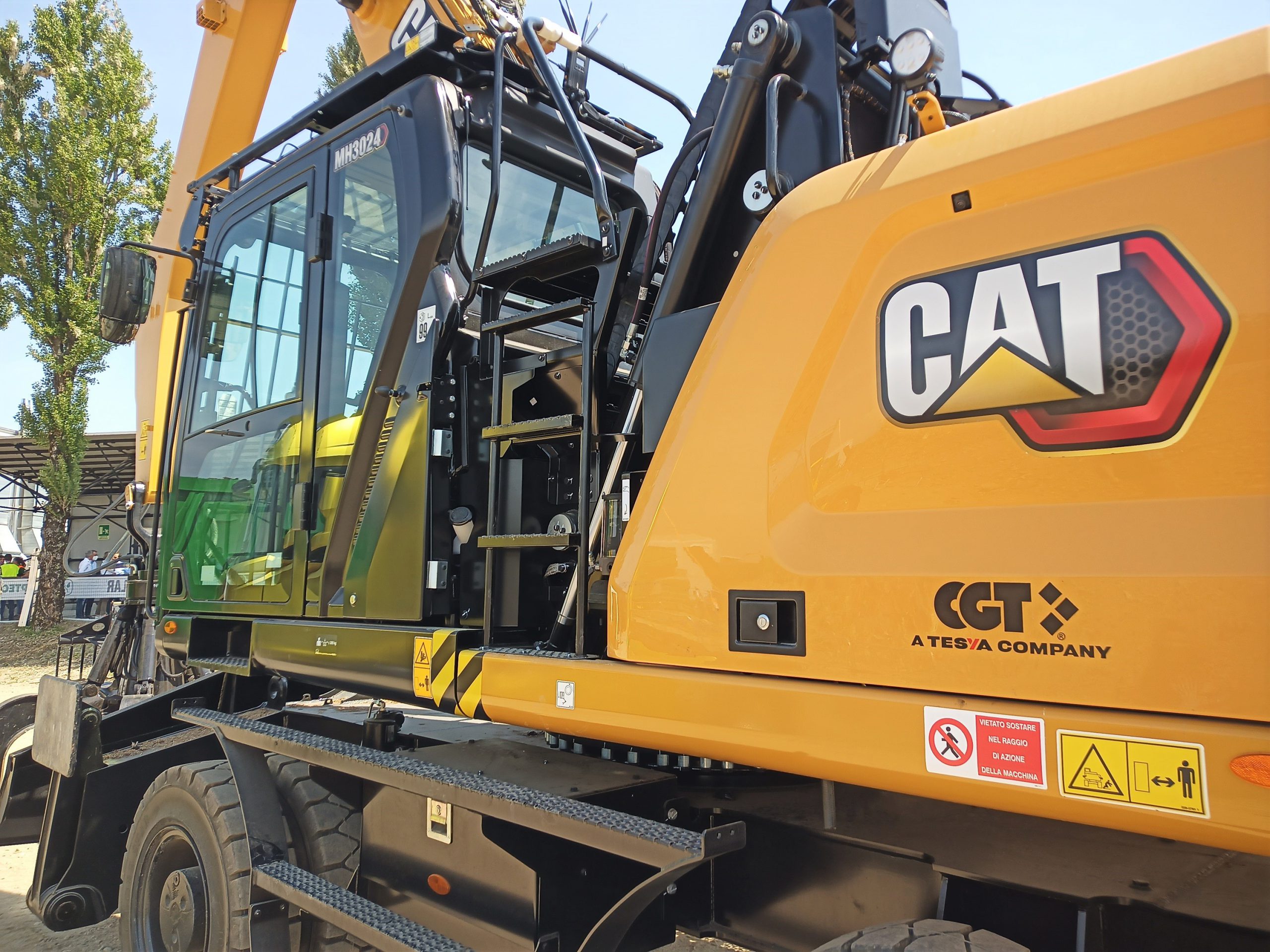 I nuovi Caterpillar MH Next Generation commercializzati da CGT portano la tecnologia con gestione elettrica di comandi e servizi motore