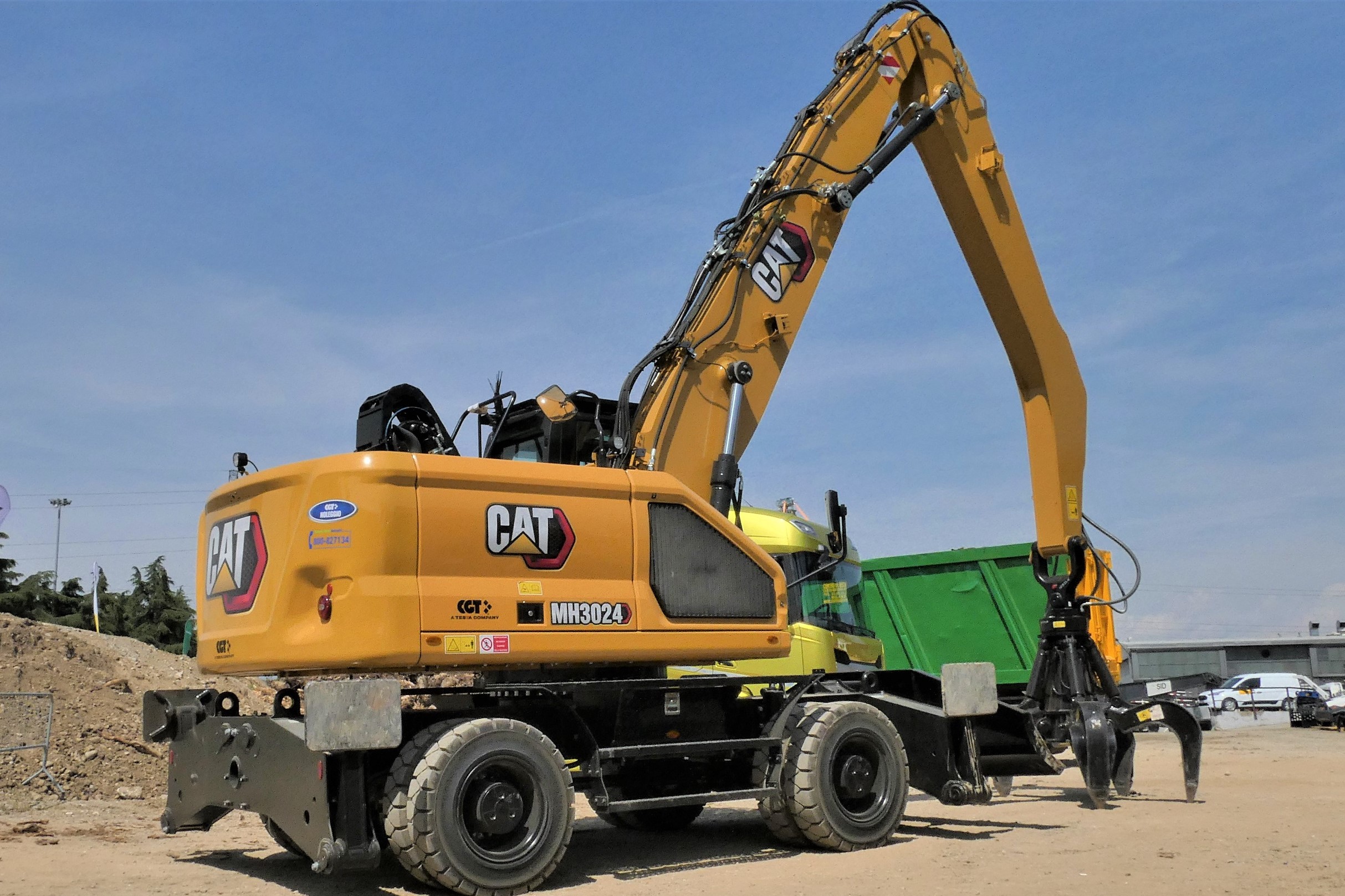 CGT commercializza i material-handler della Caterpillar