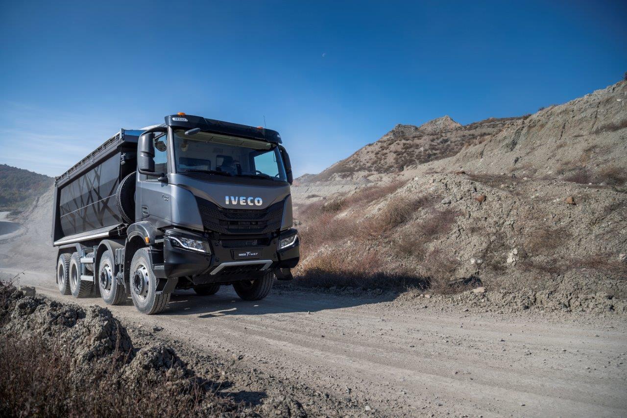 MEZZI D' OPERA Cava-cantiere, duri ma comodi su strada IVECO-T-Way-1