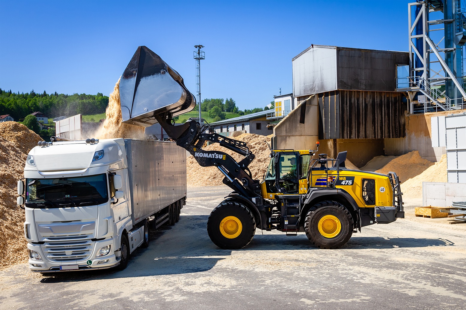 La struttura del braccio e del cinematismo in linea di Komatsu permette di ottimizzare le operazioni di carico e movimentazione