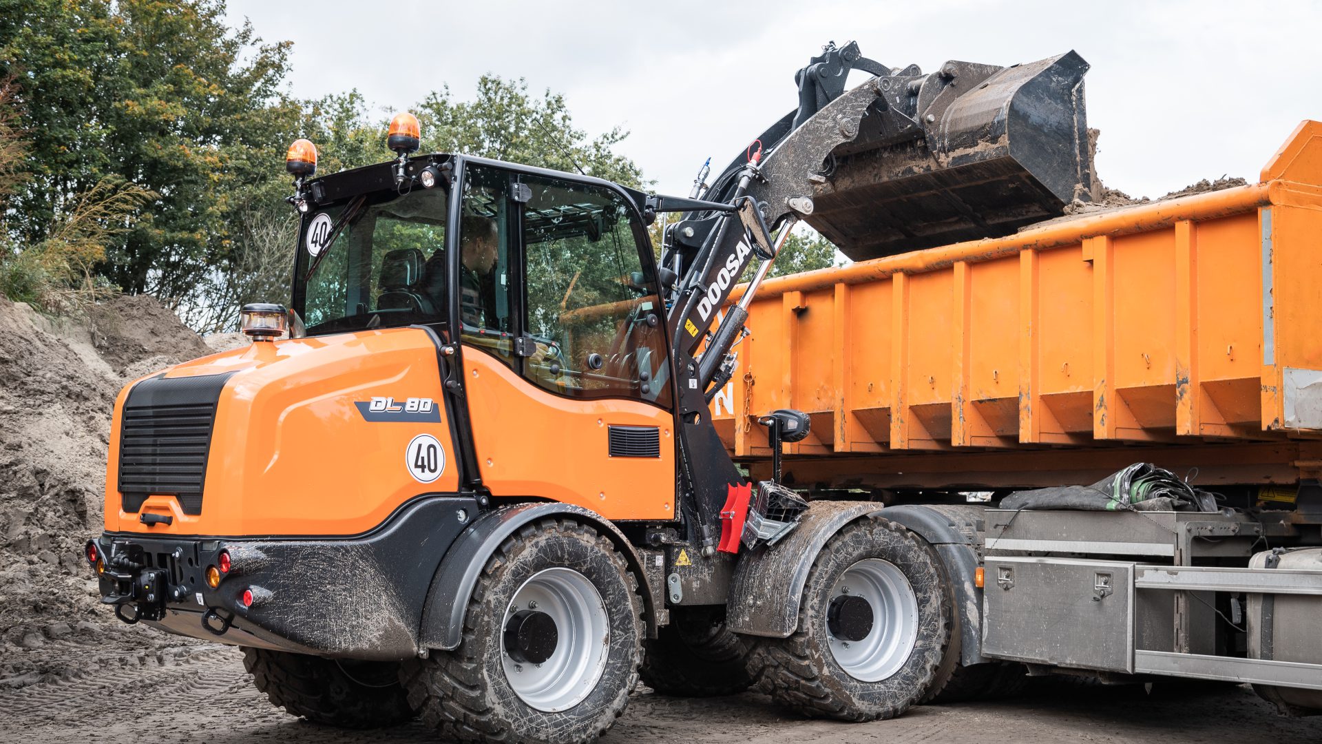 Le pale compatte Doosan spaziano dal carico alla movimentazione