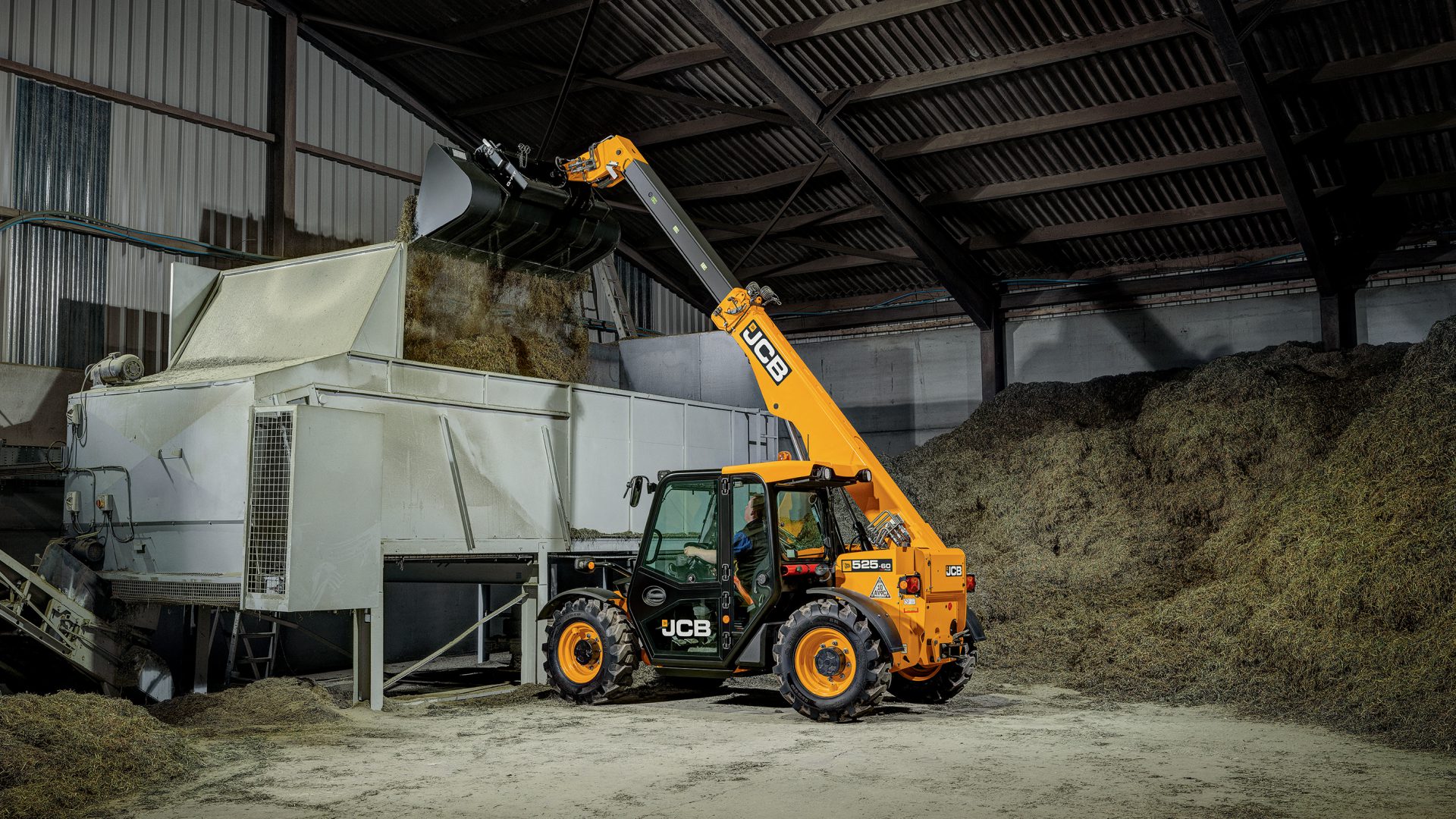 Nonostante la compattezza, il JCB 525-60 arriva ad un'altezza di 6 metri