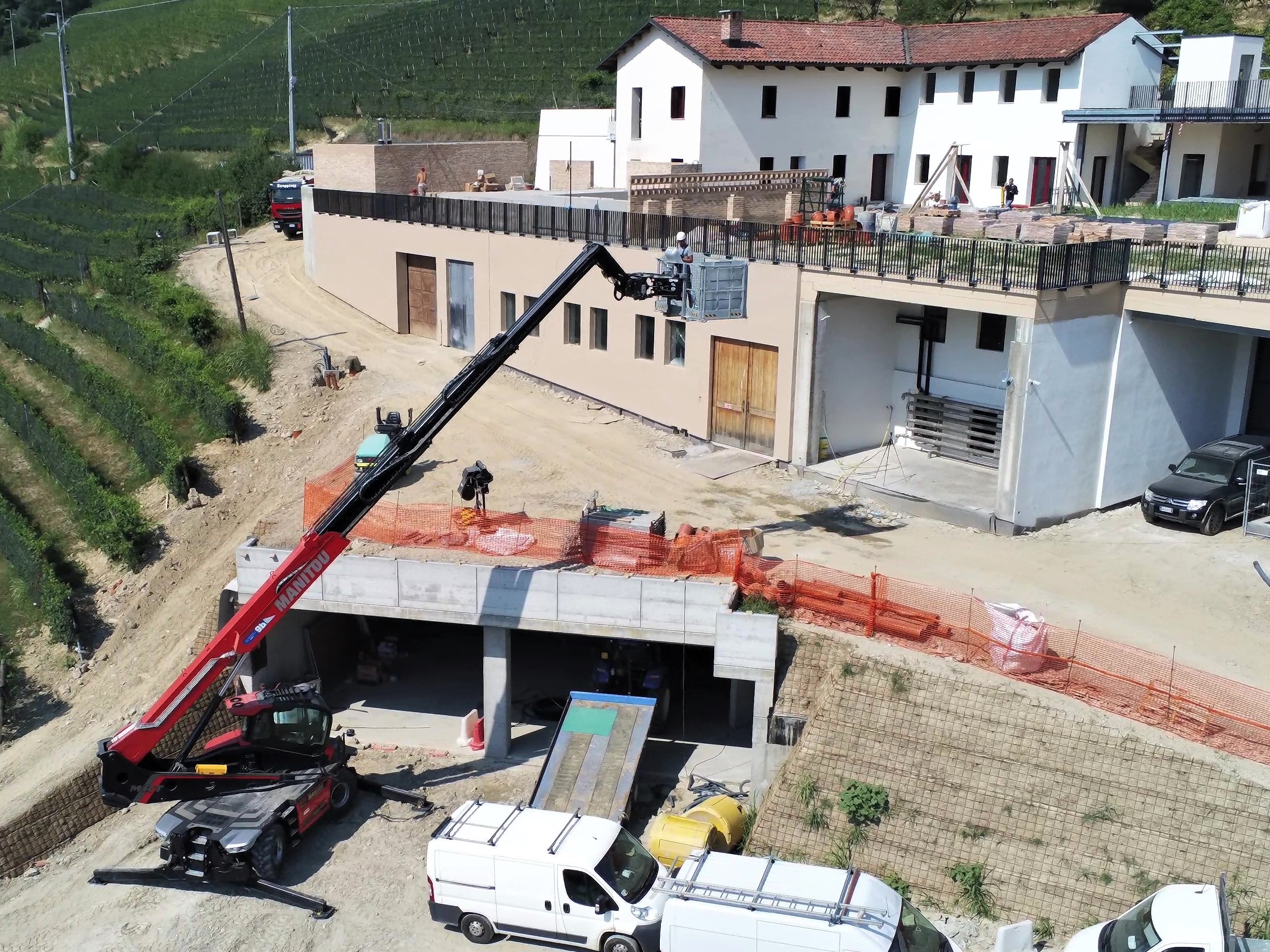 Il Manitou MRT 2660 è una macchina in grado di soddisfare le complesse richieste dei cantieri edili in zone difficilmente accessibili come quella delle Langhe