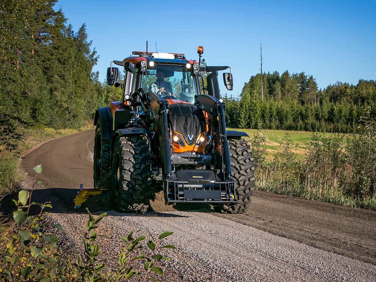 I lavori stradali sono un palcoscenico ideale per Valtra