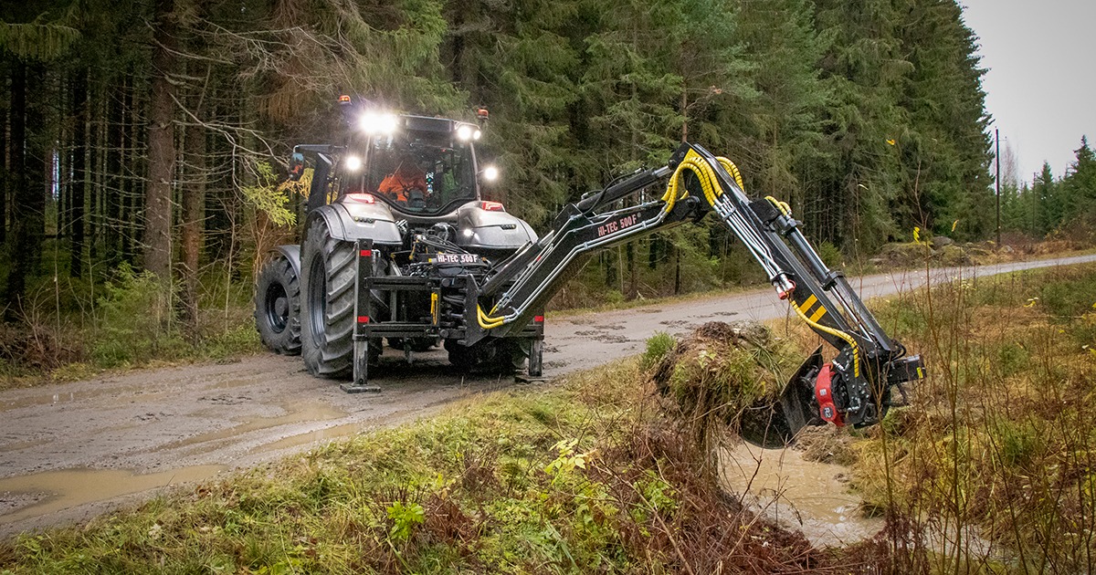 Valtra prevede anche applicazioni specifiche con retroescavatore