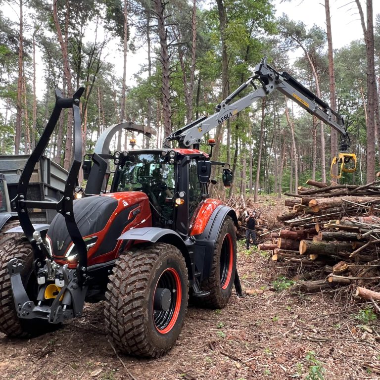 La tradizione Valtra per gli impieghi non-agriculture deriva dal settore forestale