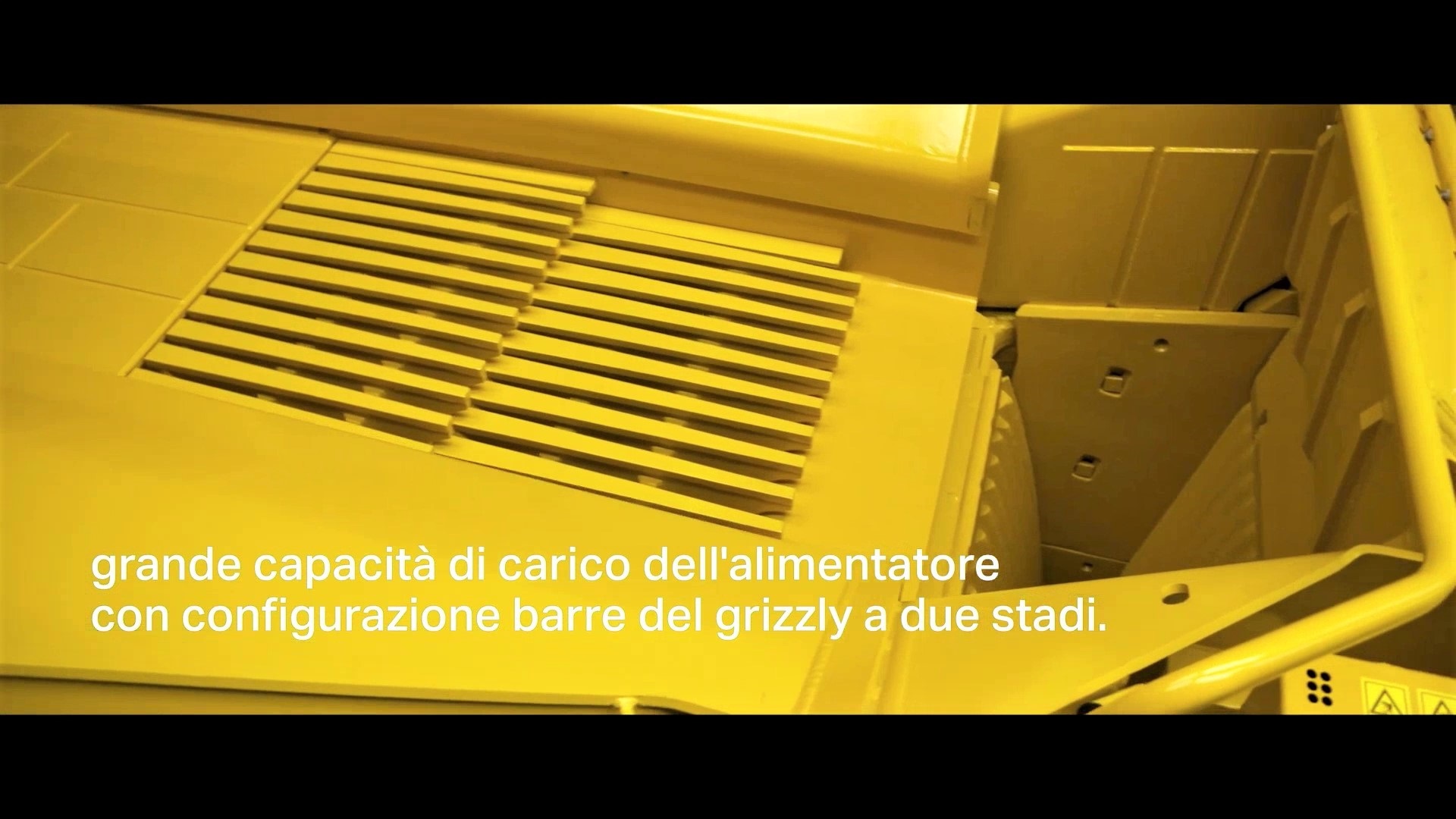 Komatsu impiega un alimentatore grizzly con barre vibranti doppio stadio