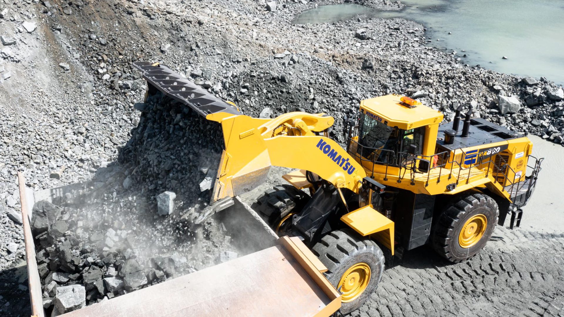 La Komatsu WA800-8 è una macchina da grandi produzioni