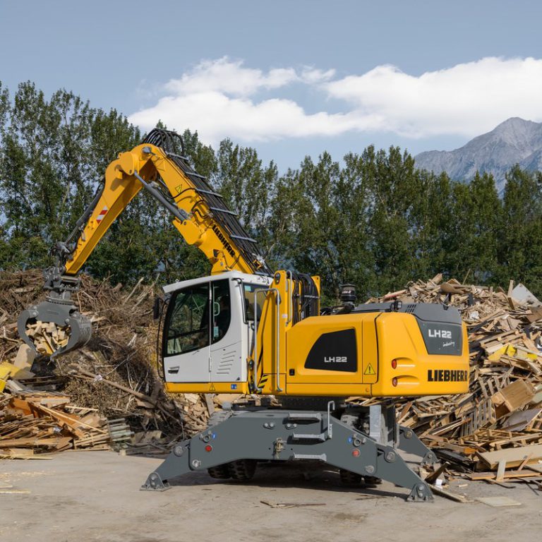 Il Liebherr LH22 M è una macchina apprezzata nel riciclaggio del legname