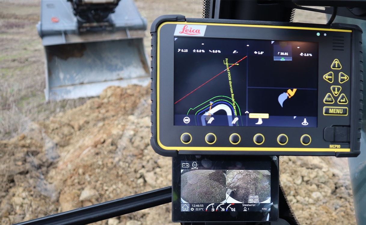 L'integrazione con la tecnologia Leica Geosystems è semplificata dai comandi elettrici