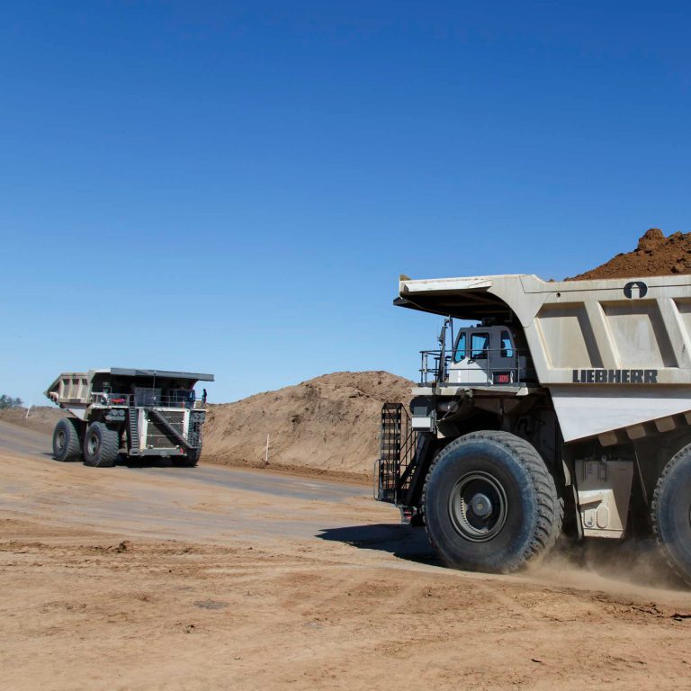 Il Liebherr T274 è un dumper da miniera ad altissima capacità a funzionamento ibrido