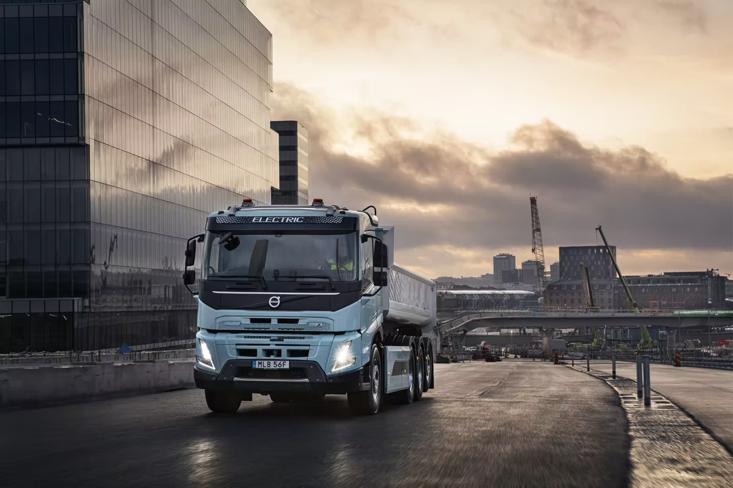 Con il nuovo FMX Electric Volvo Trucks punta ai cantieri urbani