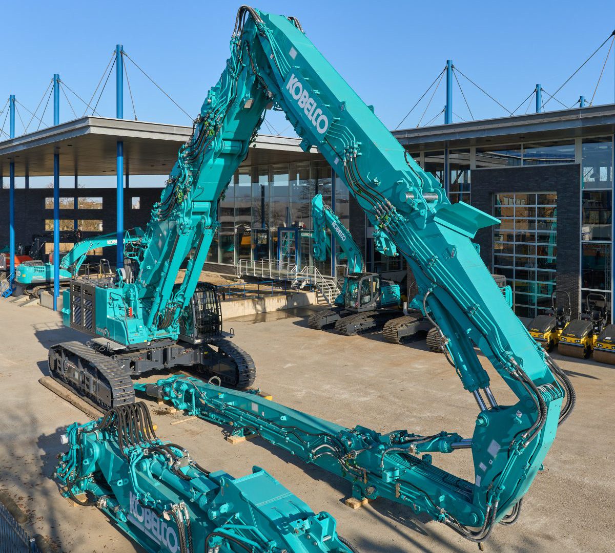 il Kobelco SK1300DLC-10E è una macchina da oltre 130 ton di peso operativo