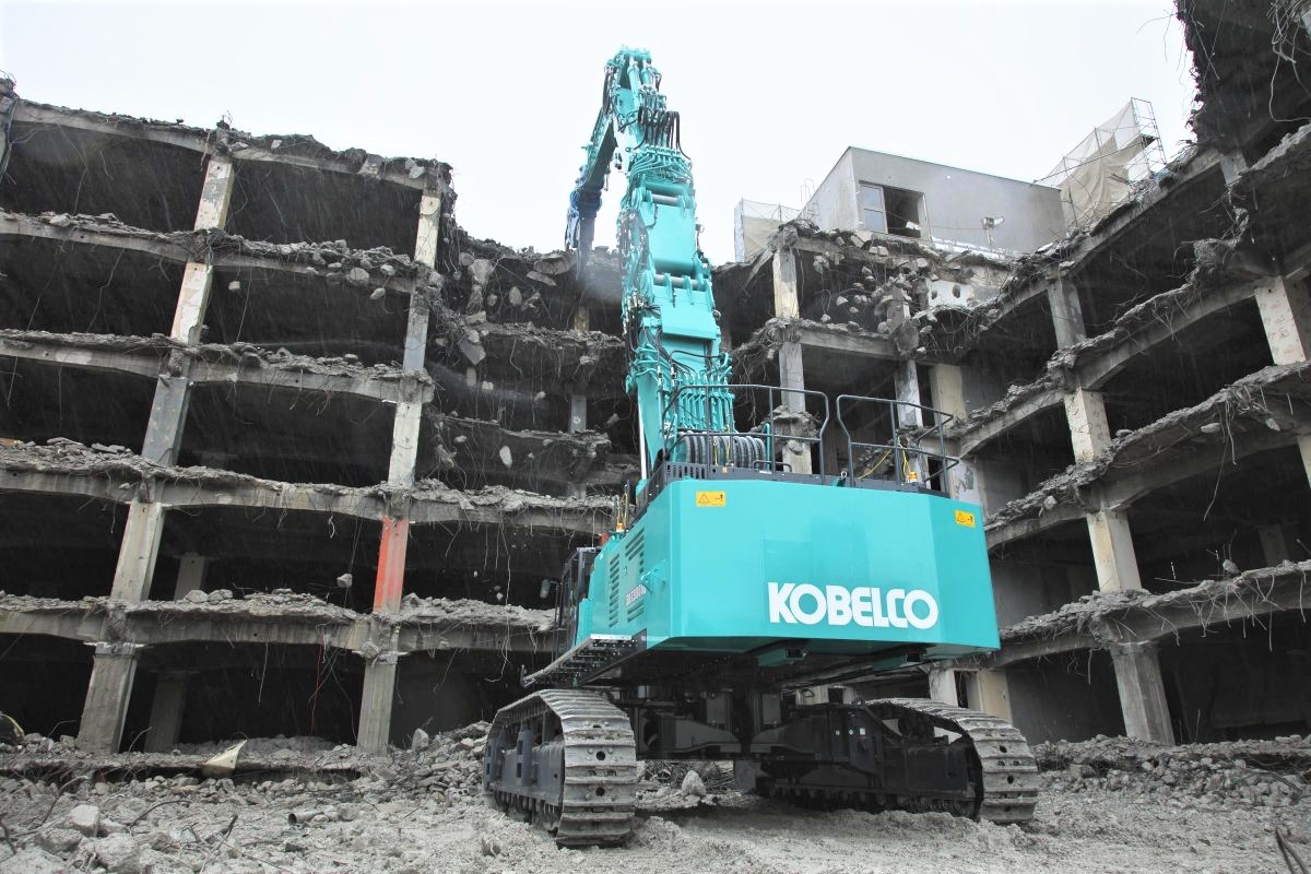 Il primo Kobelco SK1300DLC è stato acquistato da Meuva