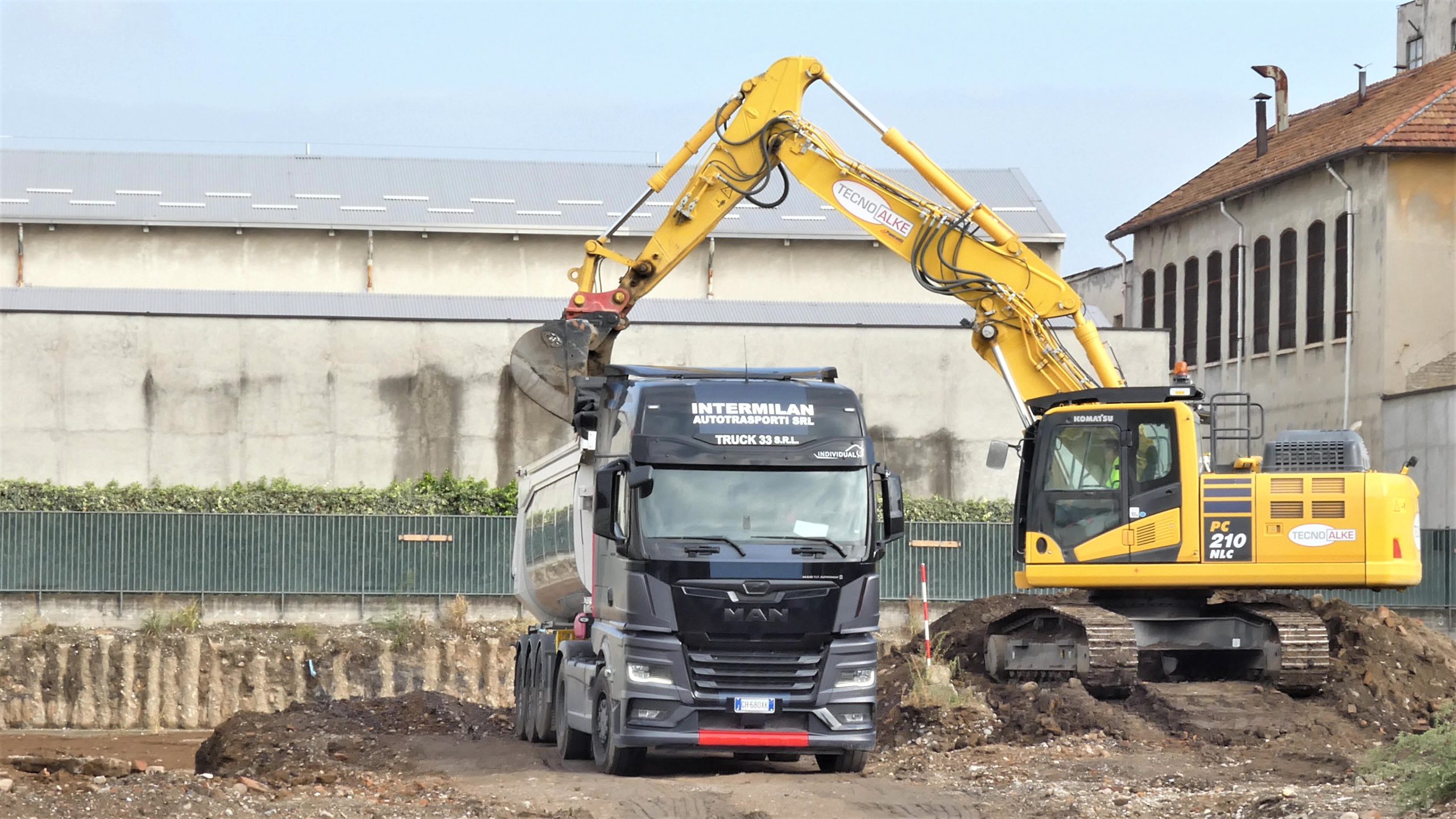 Komatsu è un costruttore che in Italia ha sempre avuto una presenza sofferta