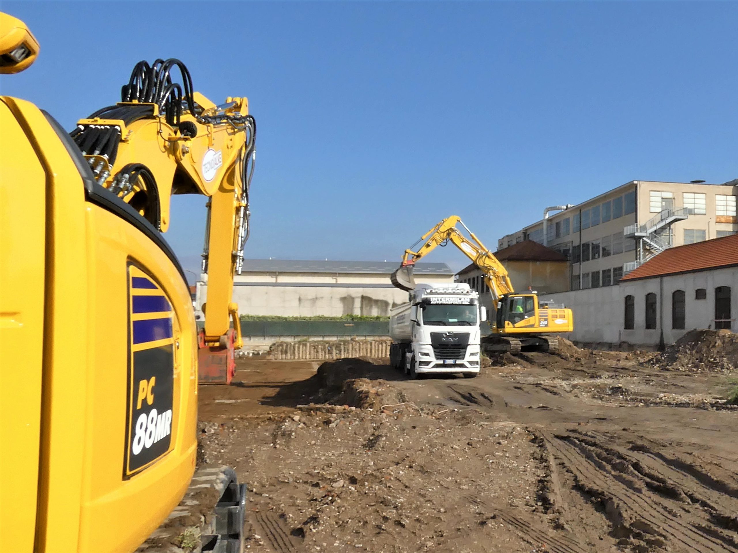 Il parco macchine di Tecno Alke è composto da due macchine Komatsu