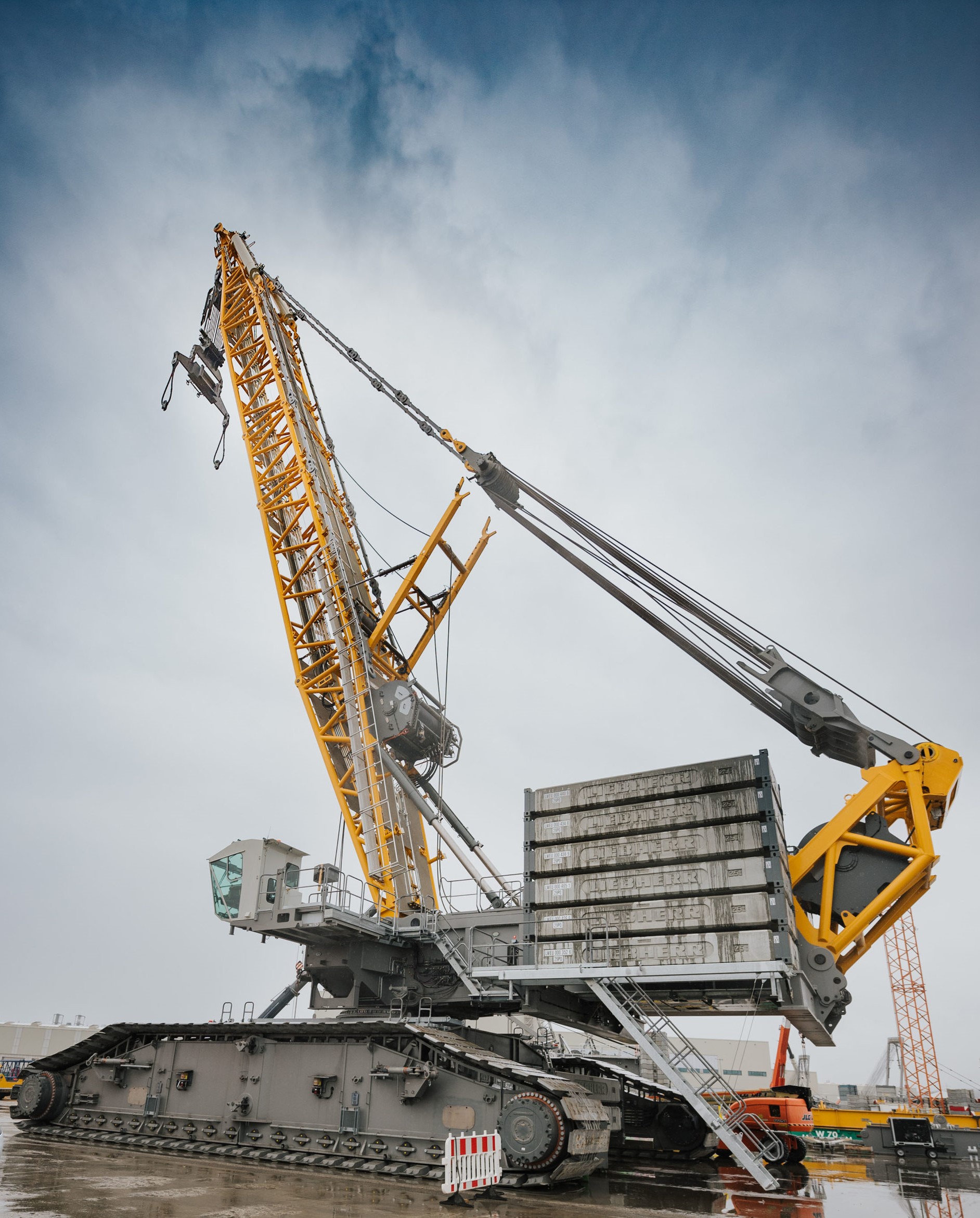 Liebherr punta al mercato in evoluzione delle rinnovabili e del petrolchimico con la nuova LR 12500-1.0