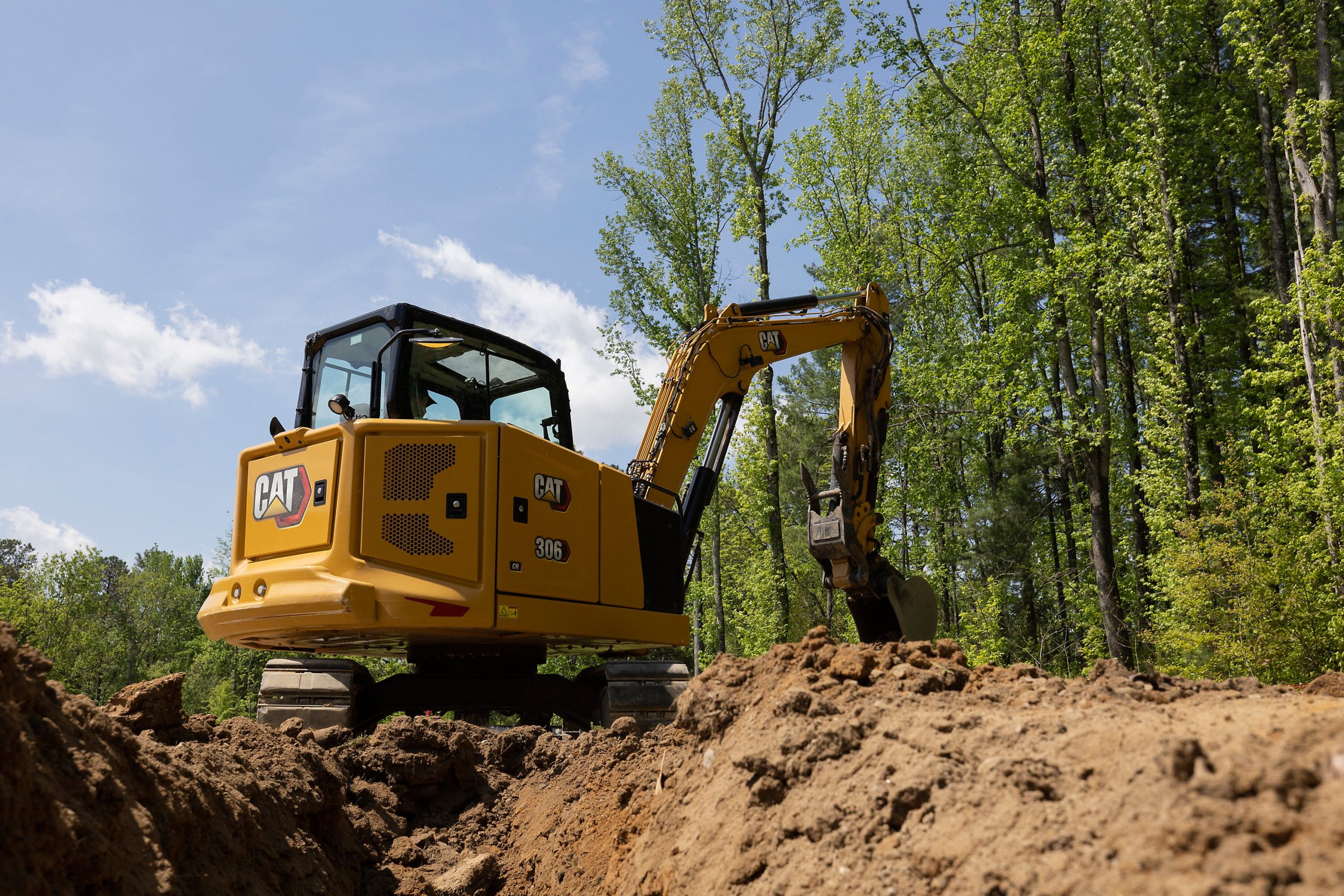 Caterpillar punta ad aumentare l'efficienza anche dei midi con le nuove tecnologie native