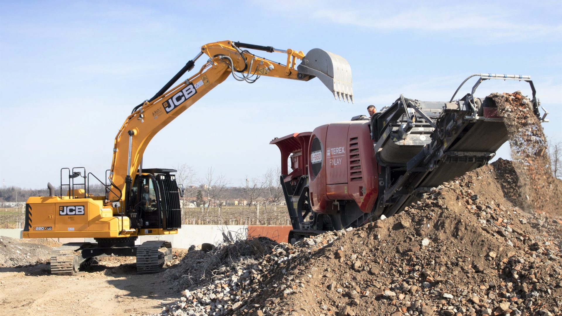 L'impresa Bosio è il primo clienti dei nuovi JCB 220X