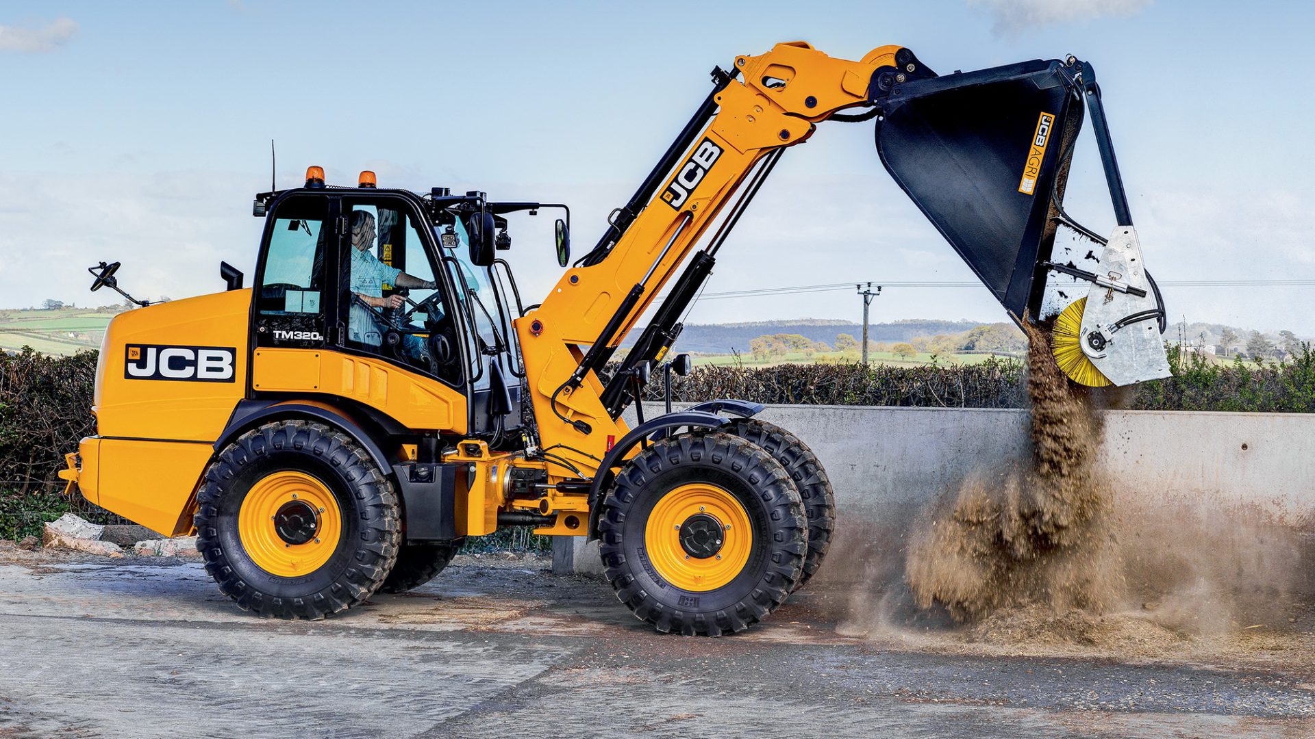 Le prestazioni della JCB 320 TM sono amplificate dal Power Shfit a 8 marce