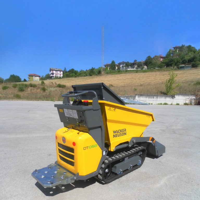 Wacker Neuson ha presentato anche il nuovo dumper cingolato DT05e