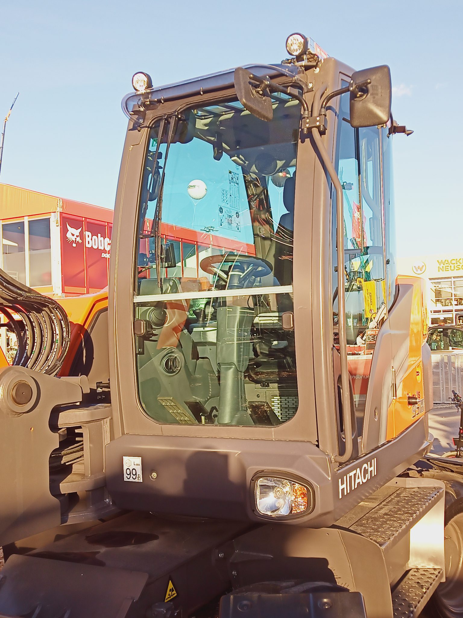 Hitachi ZX95W-7, ecco il midi gommato pensato in Europa | e-construction