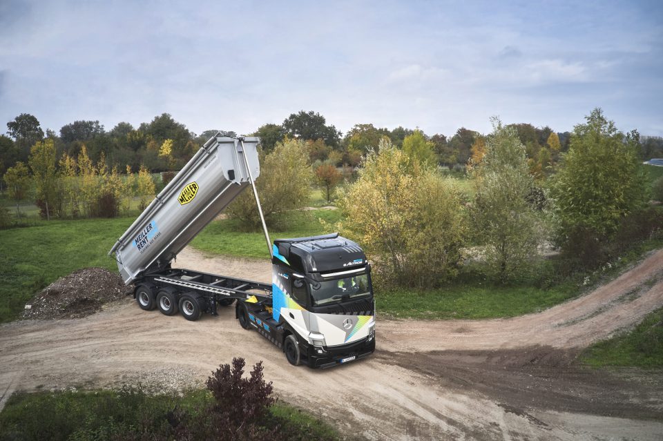 Mercedes-Benz era presente anche con l'eActros 300