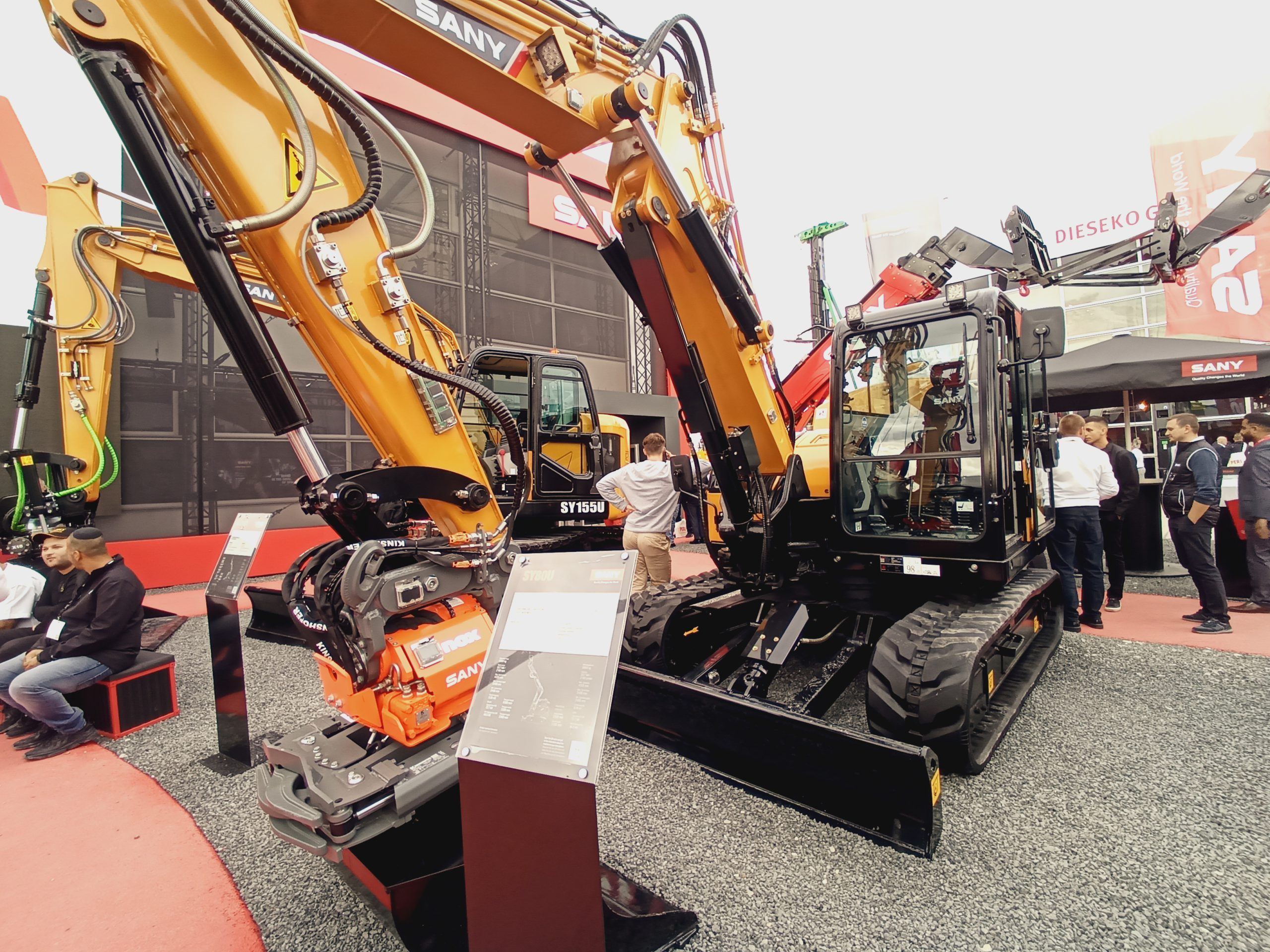 Il midi escavatore SY80U con braccio posizionatore è stato fra le novità di Bauma 2022