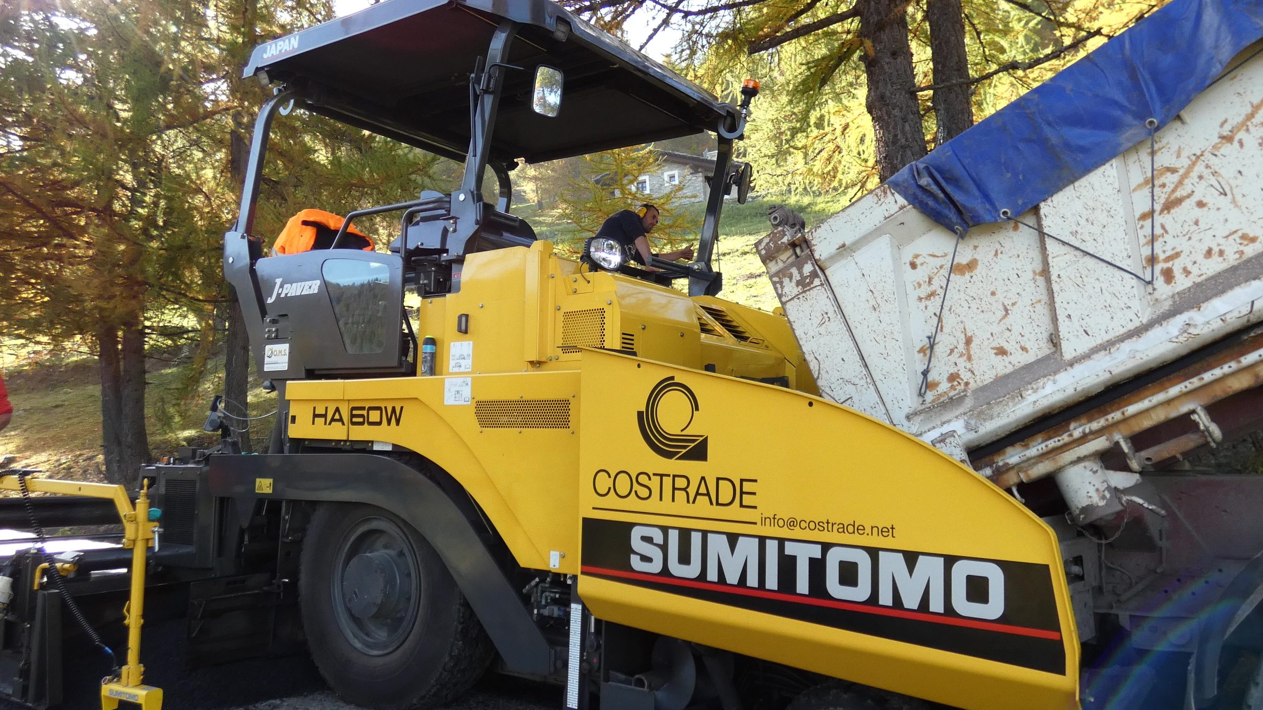 La prima Sumitomo HA60W-11 in Italia e in Europa è arrivata alla Costrade di Saluzzo