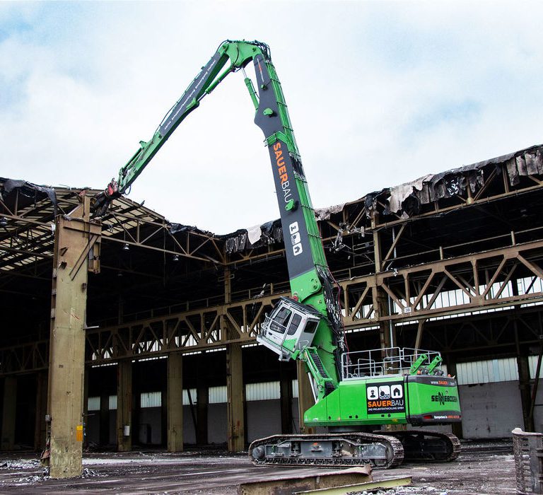 L'870E è una macchina da demolizione che si colloca nella fascia alta del mercato