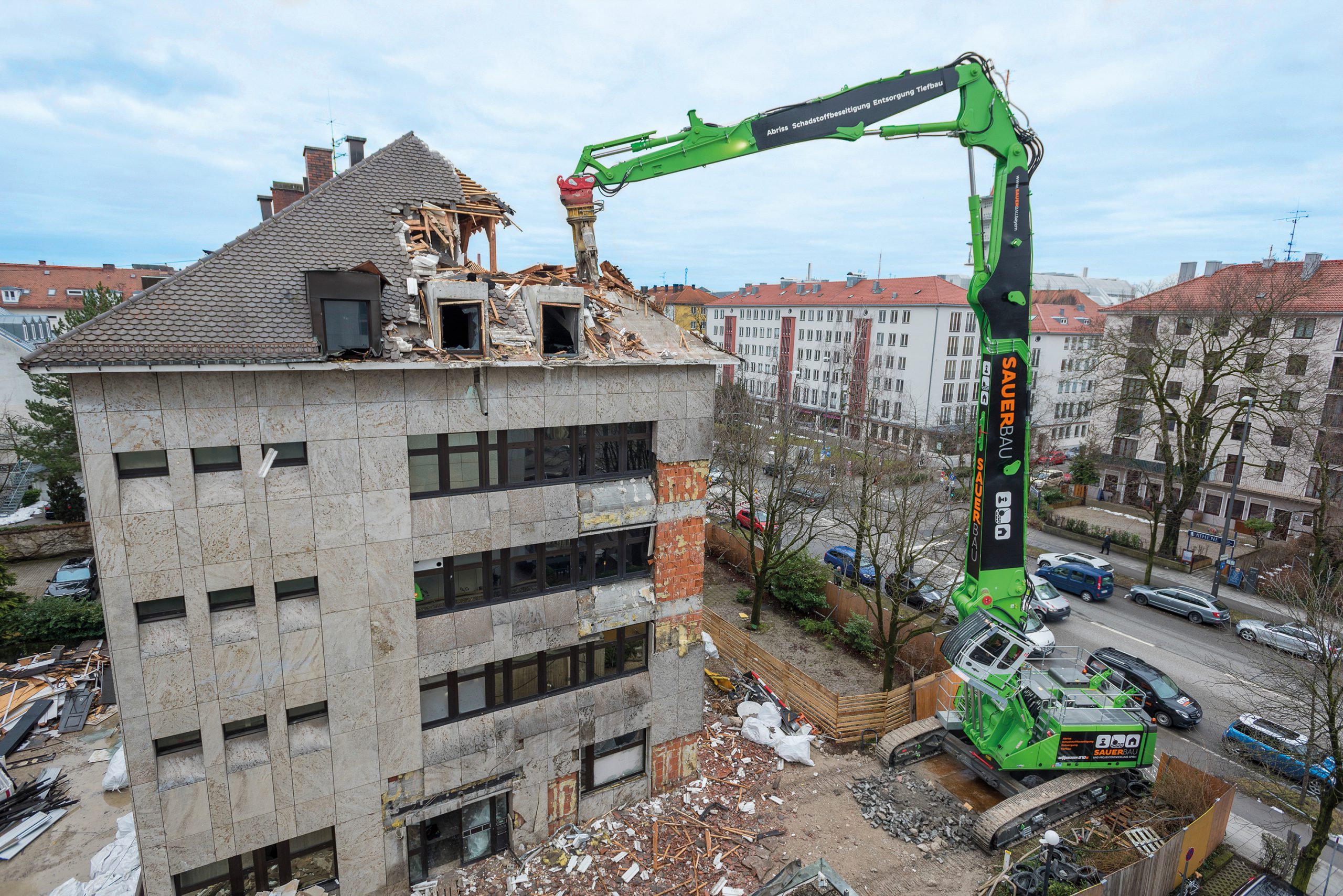 Il Sennebogen 870E è un escavatore per grandi demolizioni