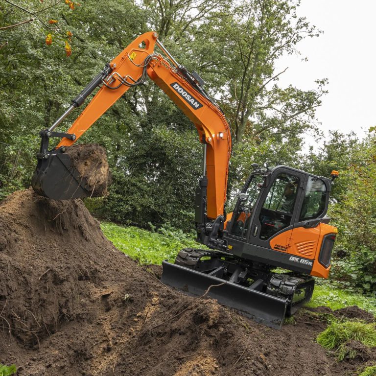 Il nuovo Doosan DX85R-7 fissa nuovi parametri per il mercato dei midi da 8 tonnellate