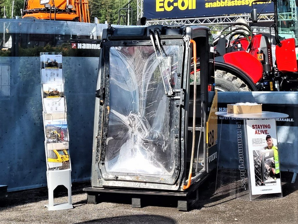 Hammerglass ha portato a Bauma una cabina incidentata