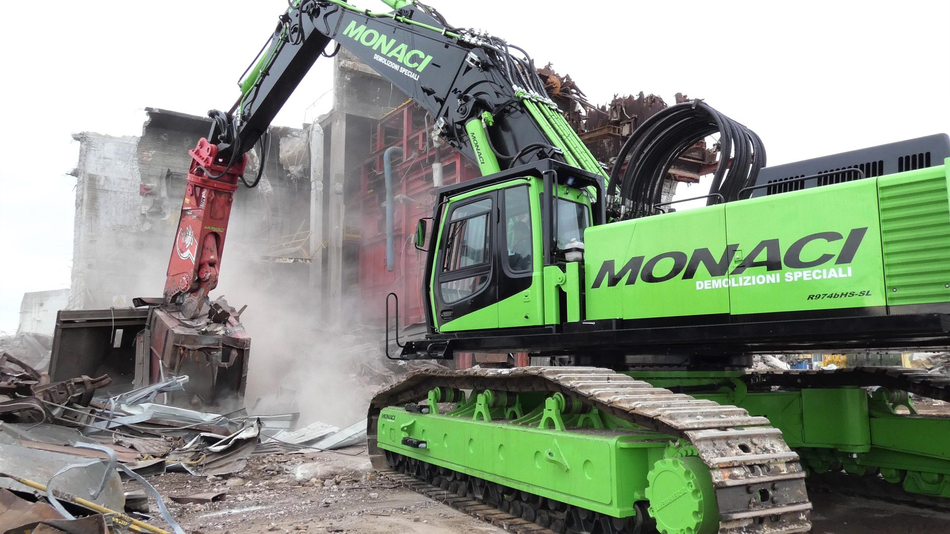 Monaci Demolizioni sta impiegando la HS800R sul suo Liebherr R974